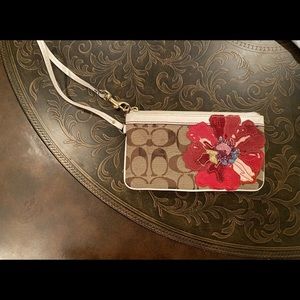Coach Poppy Logo Rare Flower Wristlet!!!